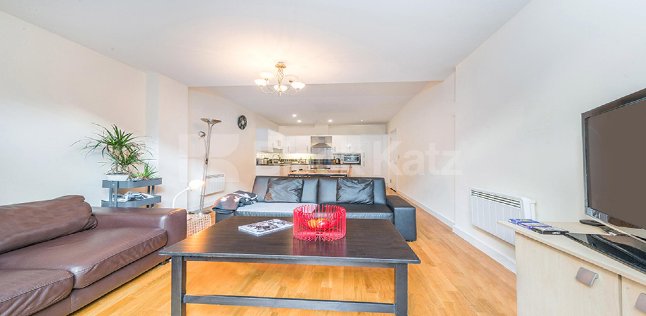 			STUNNING TWO BED WITH ROOF TERRACE!, 2 Bedroom, 1 bath, 1 reception Flat			 Axminster Road, HOLLOWAY